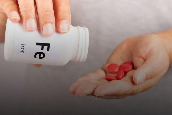 کمبود آهن در زنان؛ علائم، درمان و بهترین مکمل‌ها