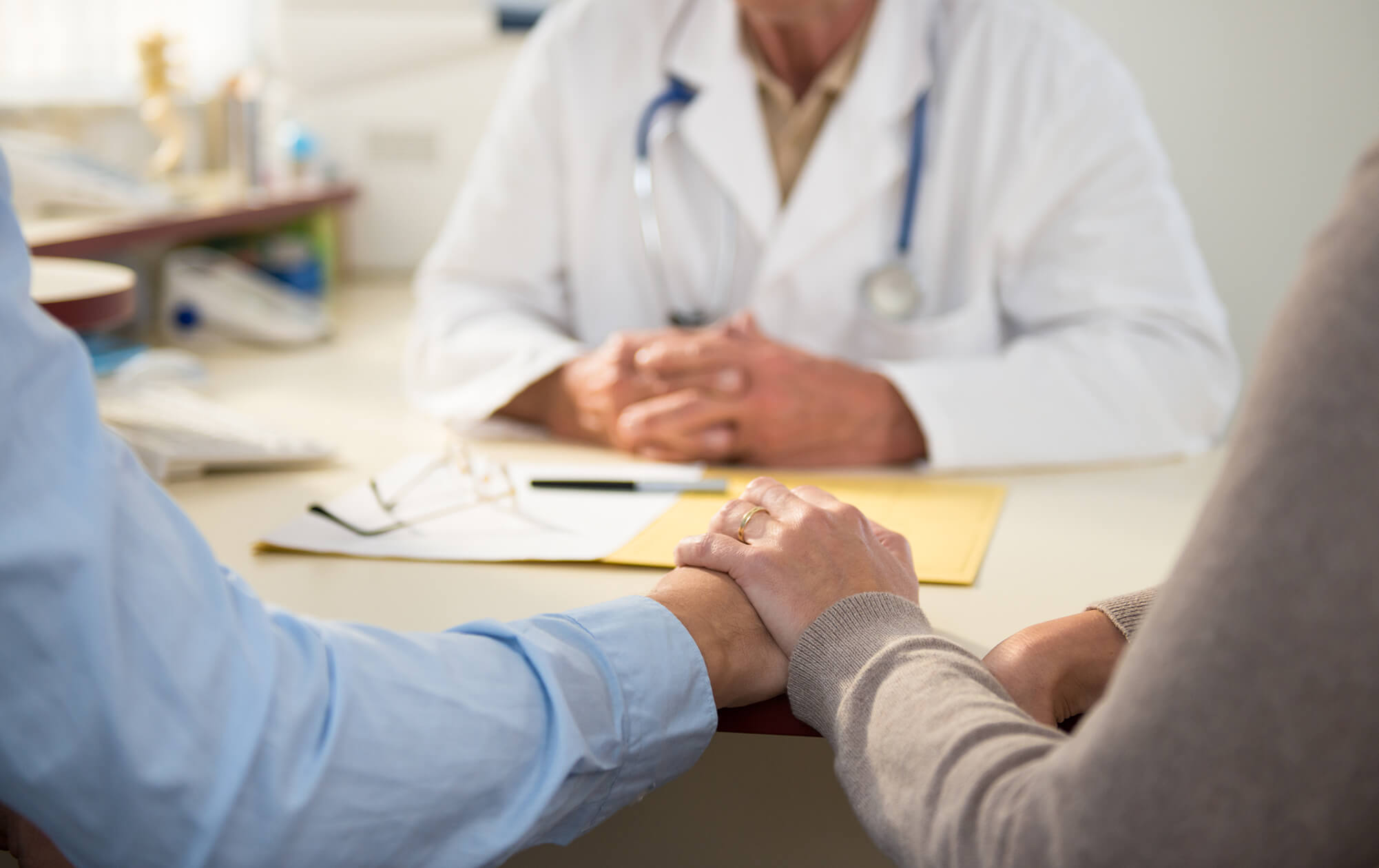 در چه شرایطی برای ناباروری به متخصص مراجعه کنیم؟ 